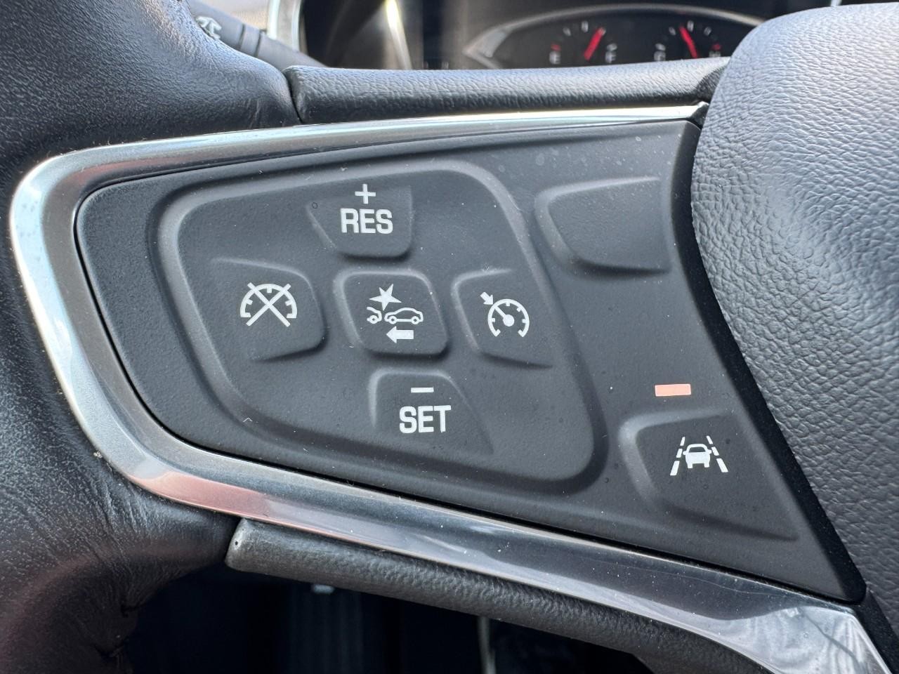 Chevrolet Equinox Vehicle Full-screen Gallery Image 16