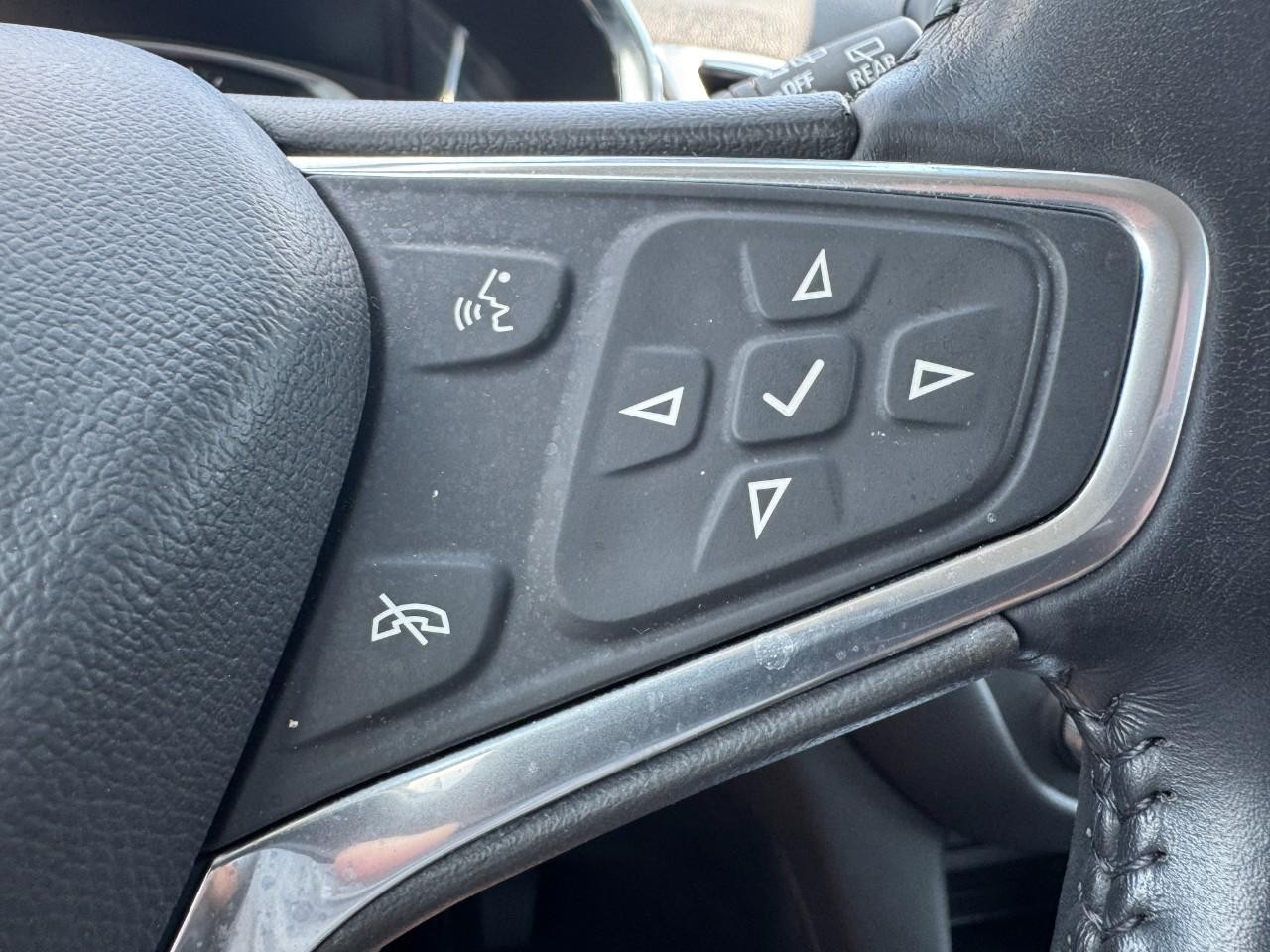 Chevrolet Equinox Vehicle Full-screen Gallery Image 17