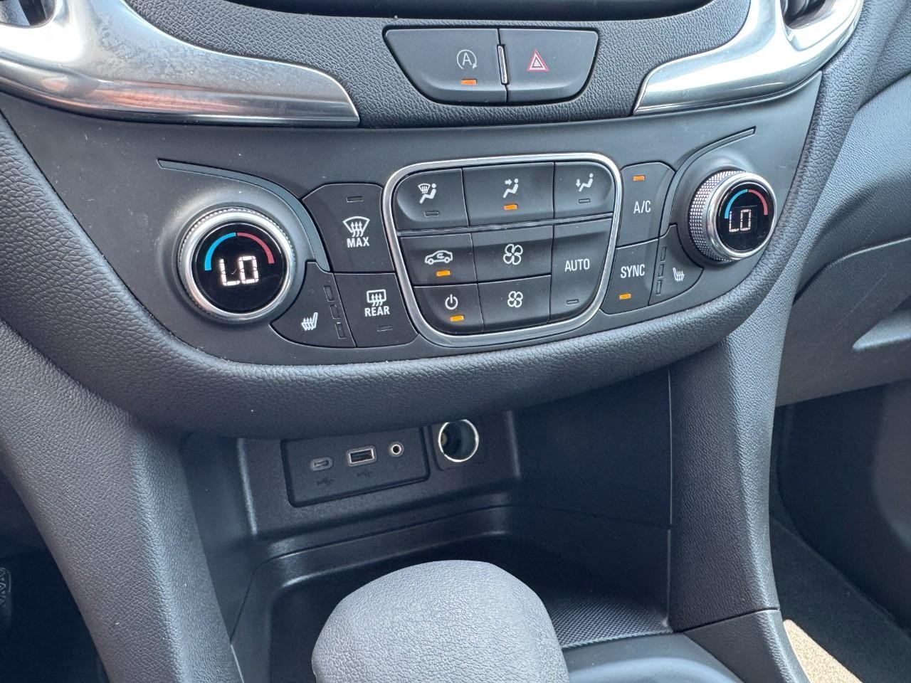 Chevrolet Equinox Vehicle Full-screen Gallery Image 18