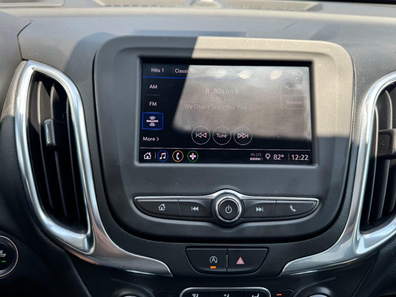 Chevrolet Equinox Vehicle Full-screen Gallery Image 19