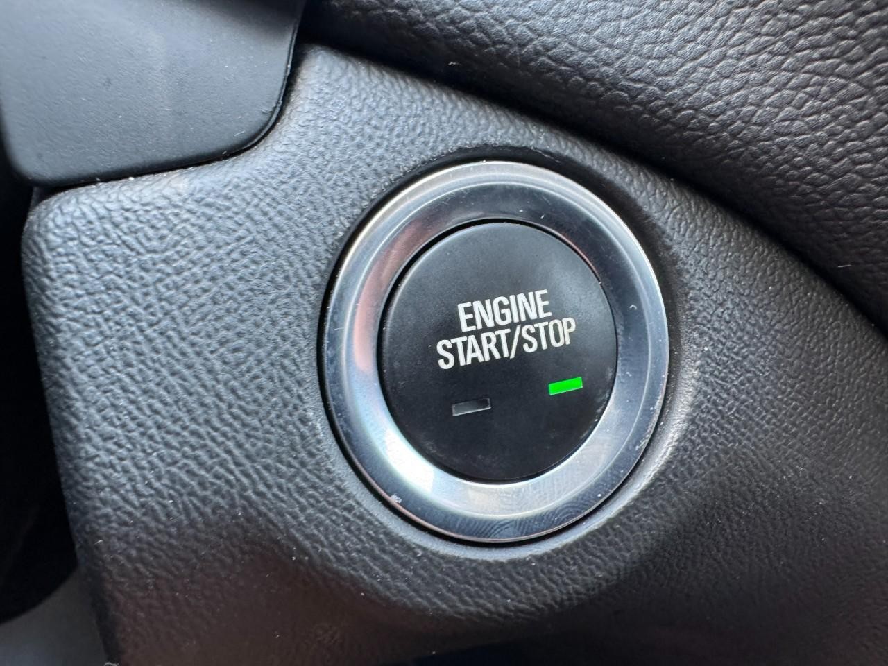 Chevrolet Equinox Vehicle Full-screen Gallery Image 21