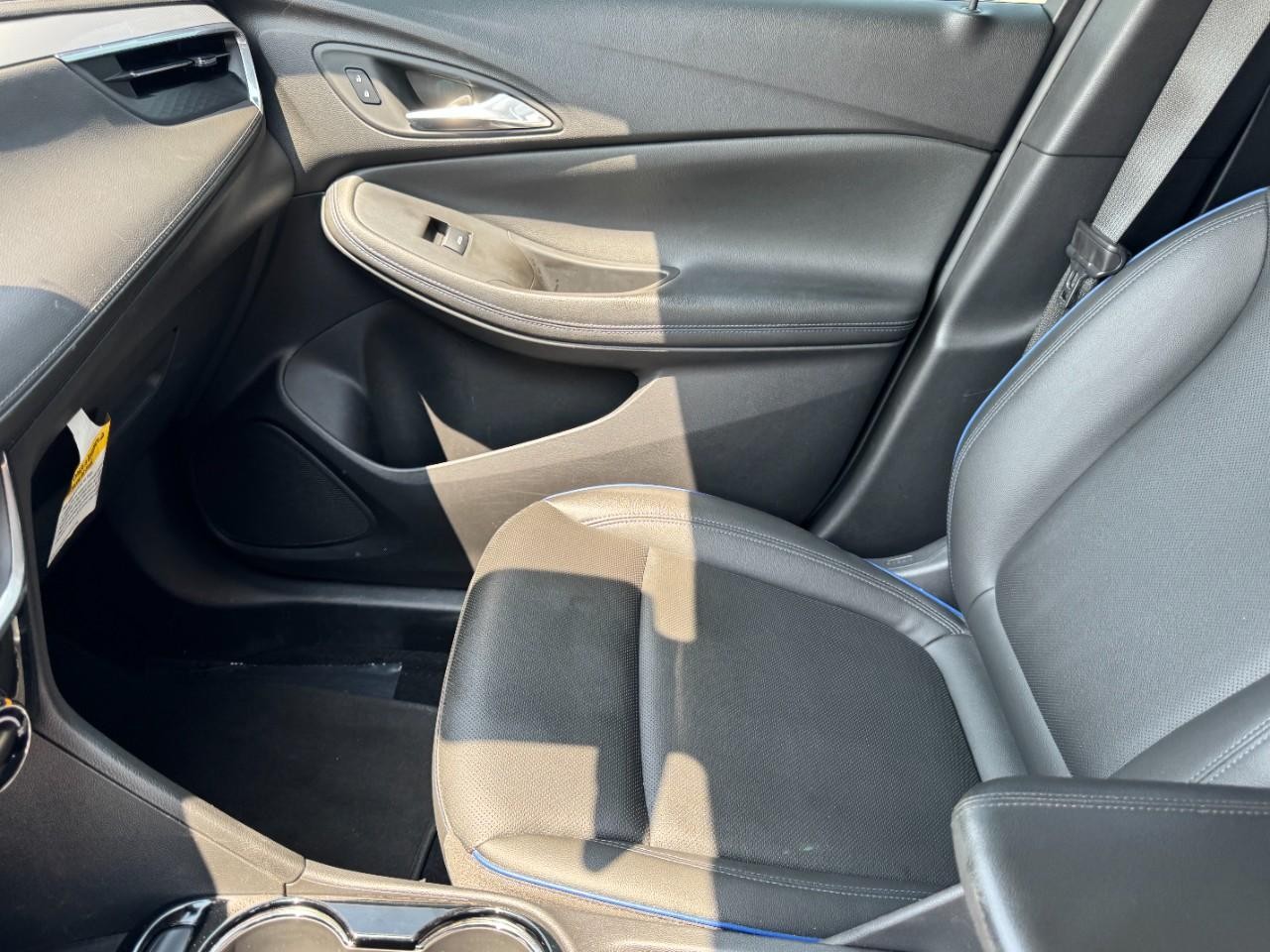 Buick Encore GX Vehicle Full-screen Gallery Image 13