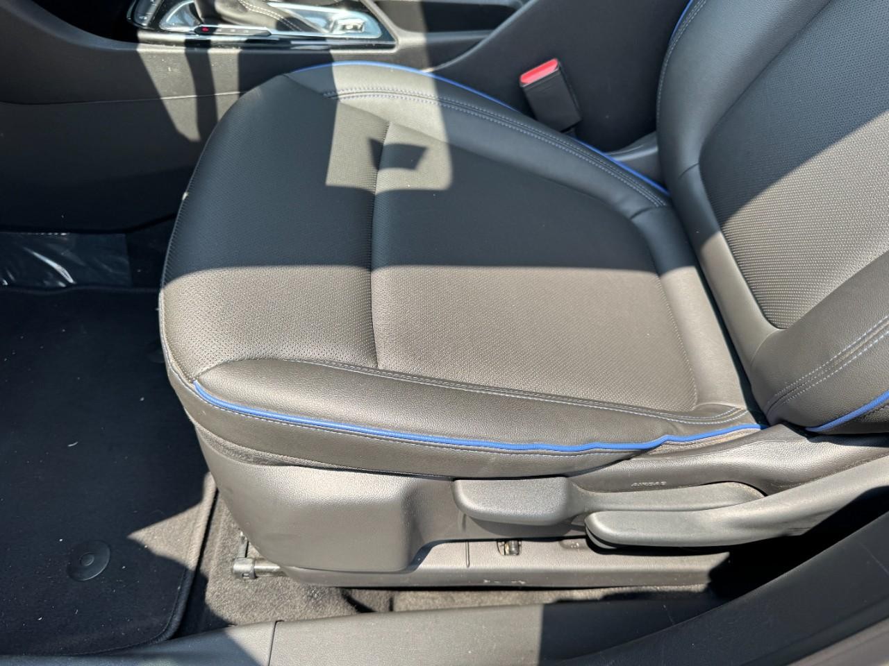 Buick Encore GX Vehicle Full-screen Gallery Image 14
