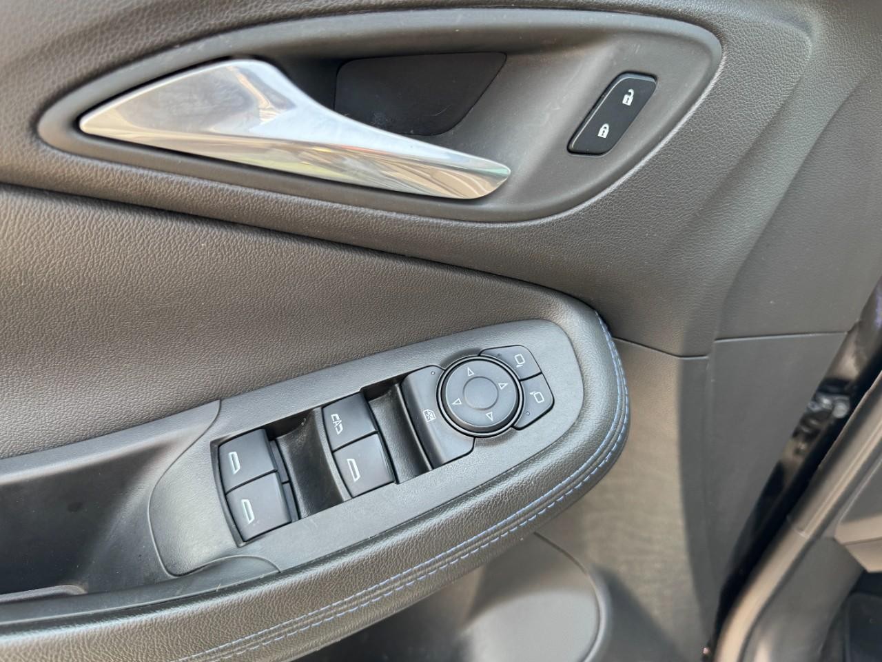 Buick Encore GX Vehicle Full-screen Gallery Image 15