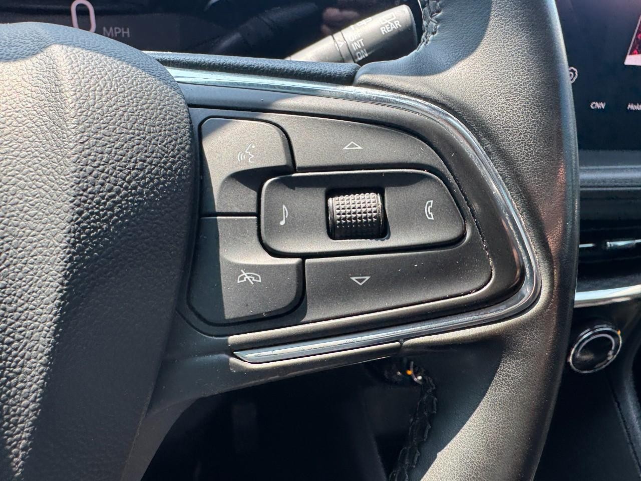 Buick Encore GX Vehicle Full-screen Gallery Image 17