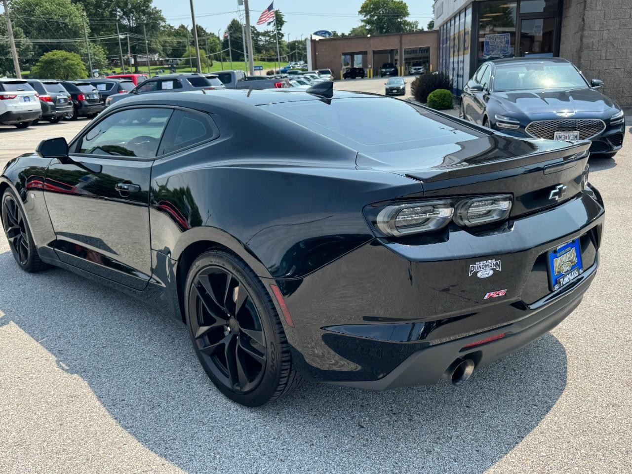 Chevrolet Camaro Vehicle Full-screen Gallery Image 05