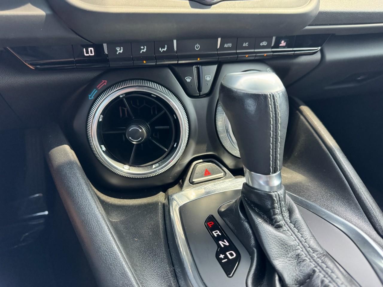 Chevrolet Camaro Vehicle Full-screen Gallery Image 16