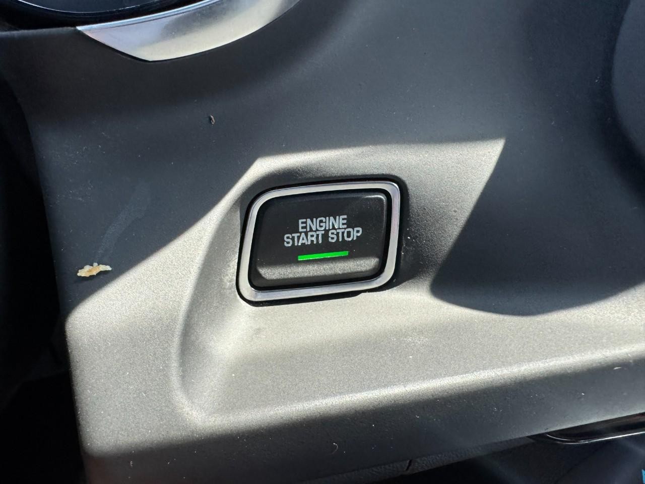 Chevrolet Camaro Vehicle Full-screen Gallery Image 19