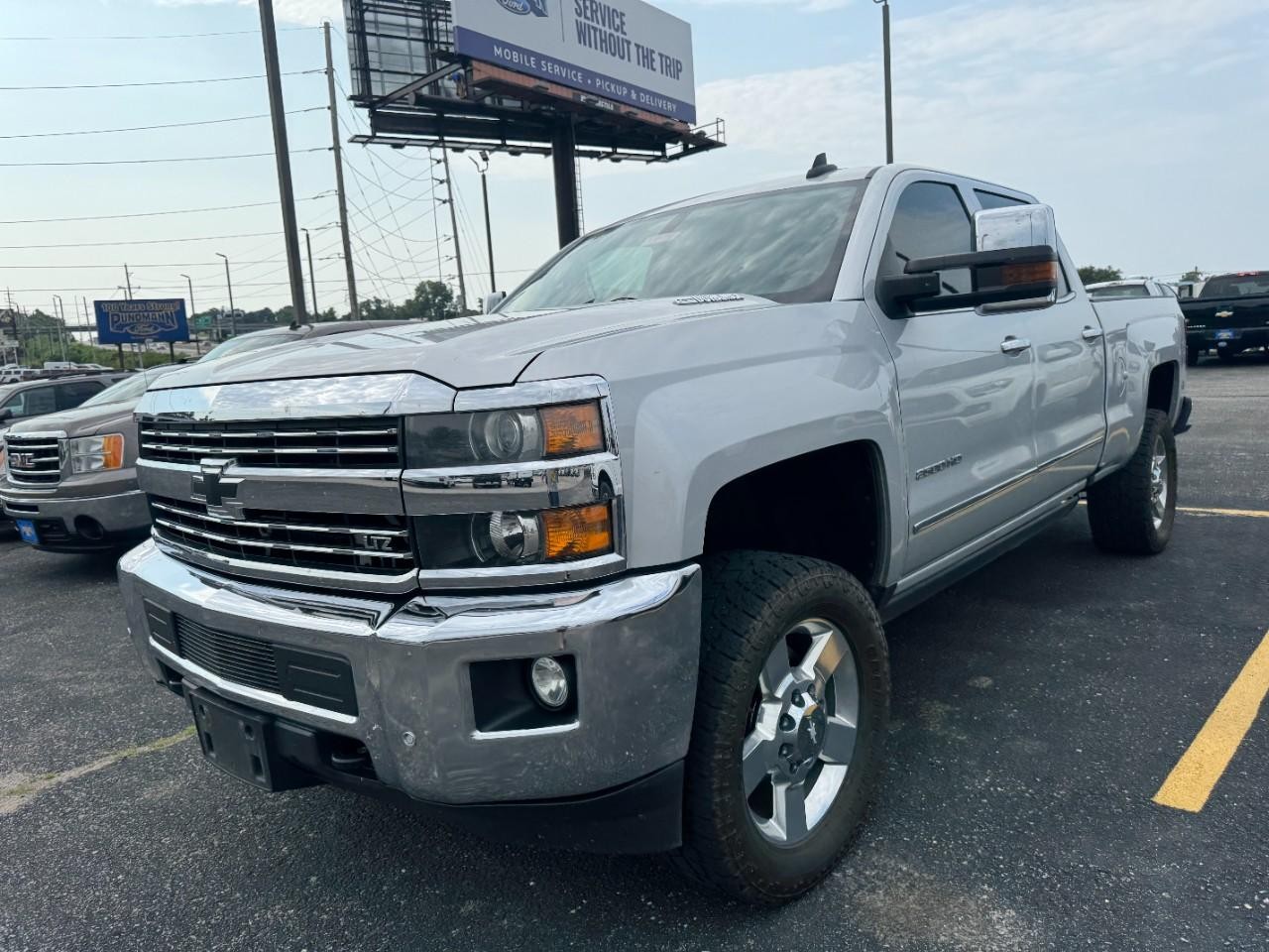 Chevrolet Silverado 2500HD Vehicle Full-screen Gallery Image 05