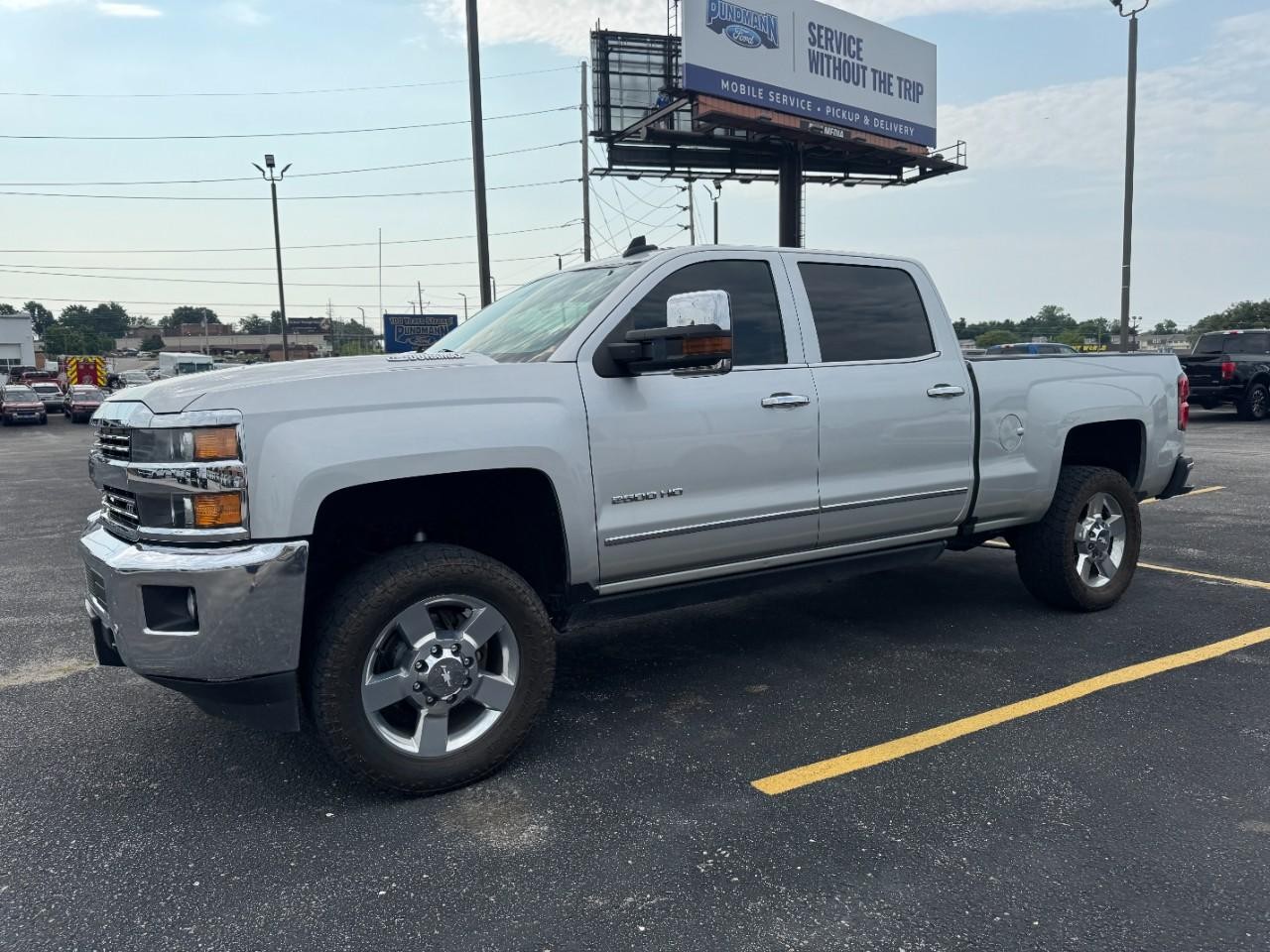 Chevrolet Silverado 2500HD Vehicle Full-screen Gallery Image 06