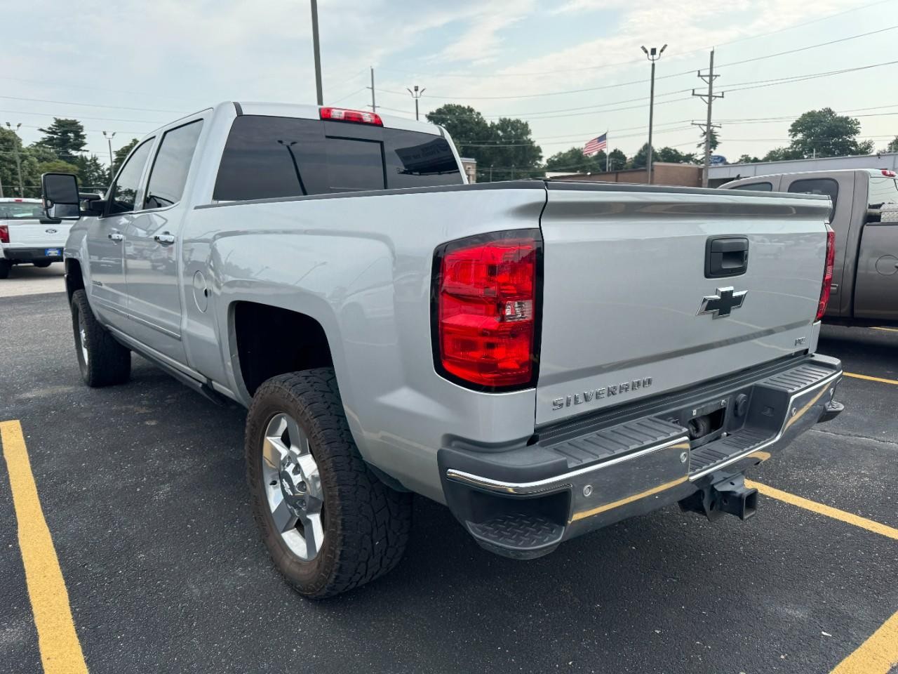 Chevrolet Silverado 2500HD Vehicle Full-screen Gallery Image 09
