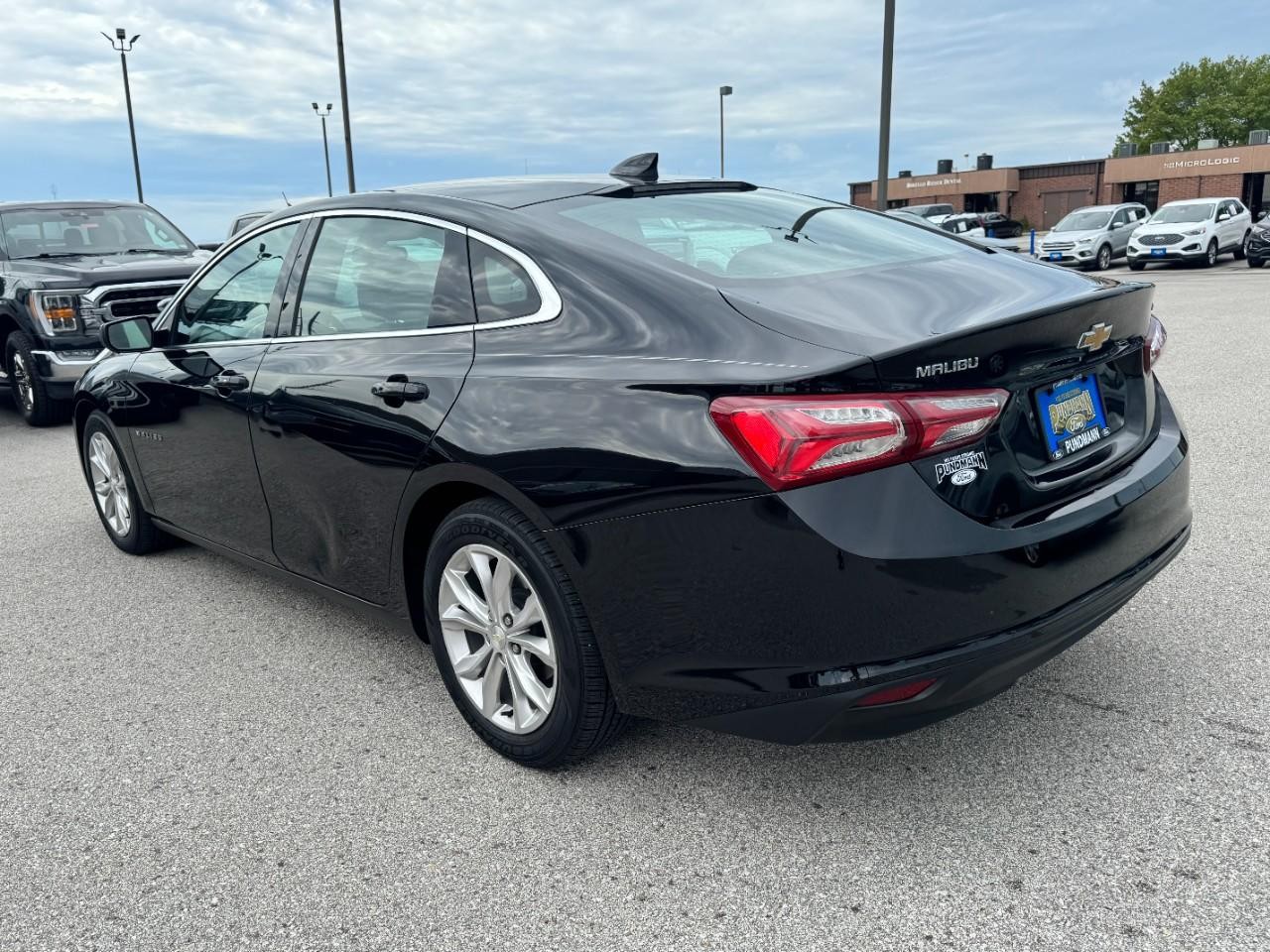 Chevrolet Malibu Vehicle Full-screen Gallery Image 05
