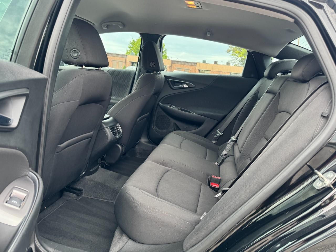 Chevrolet Malibu Vehicle Full-screen Gallery Image 10