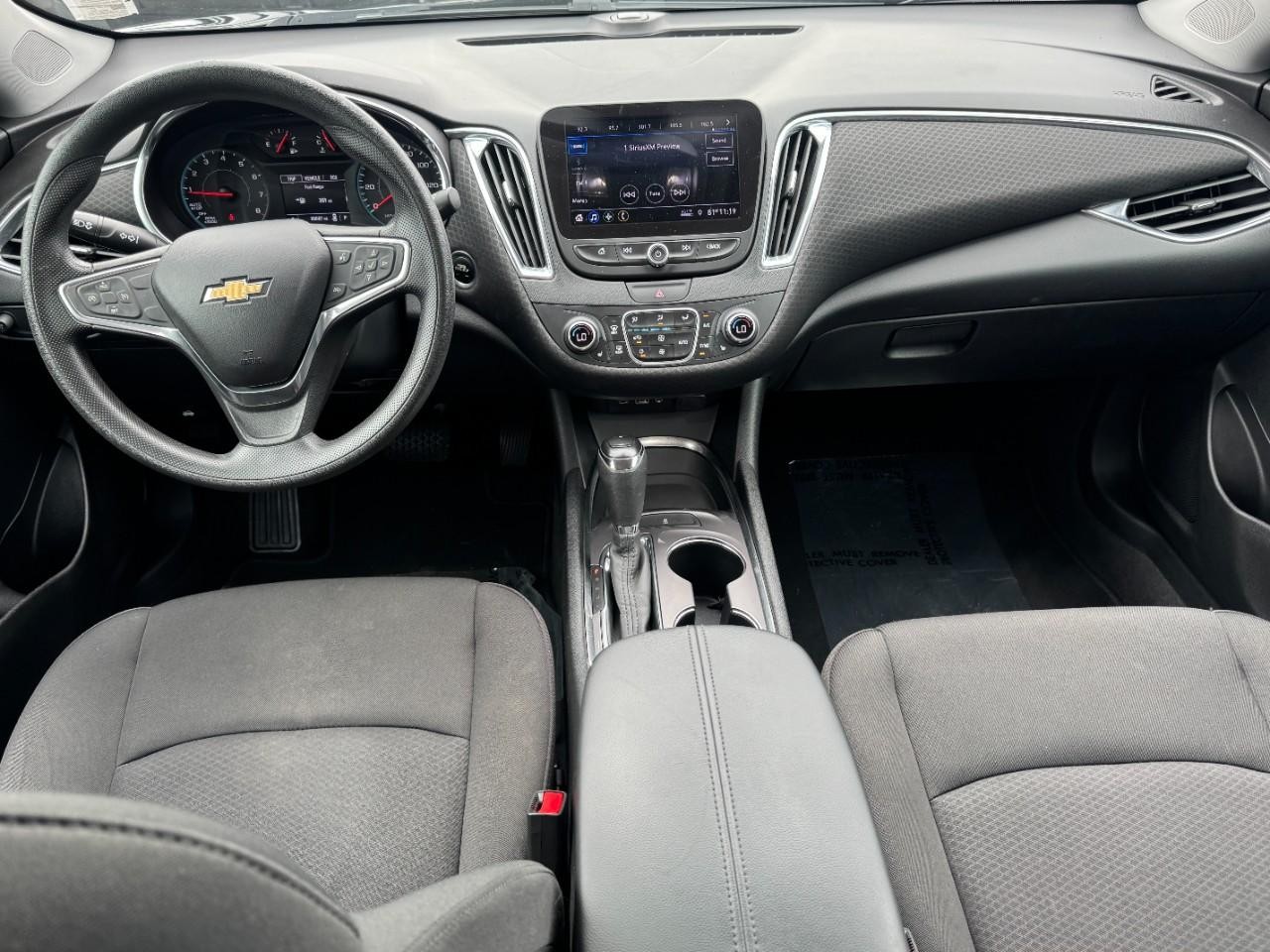 Chevrolet Malibu Vehicle Full-screen Gallery Image 11