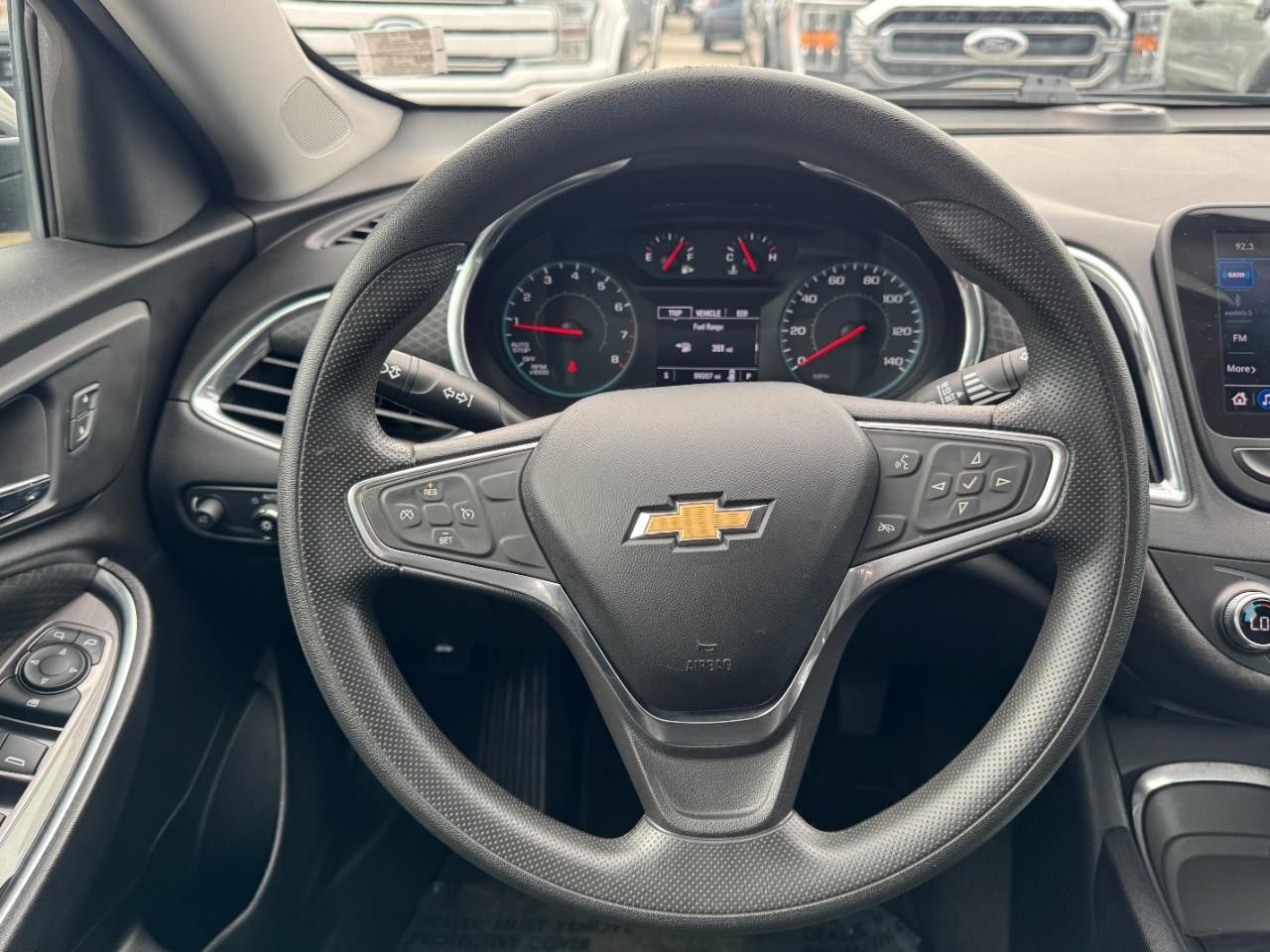 Chevrolet Malibu Vehicle Full-screen Gallery Image 12