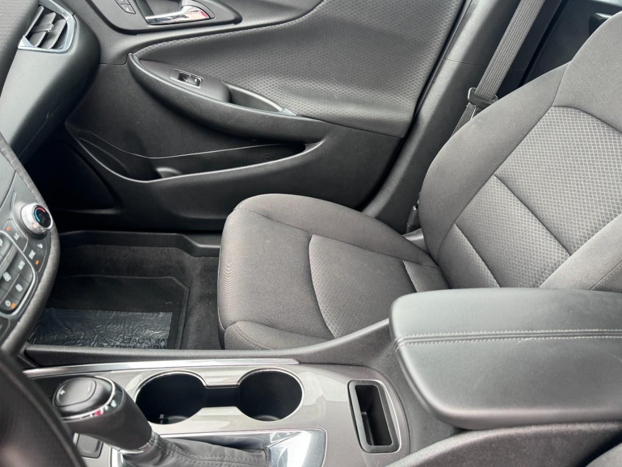 Chevrolet Malibu Vehicle Full-screen Gallery Image 13