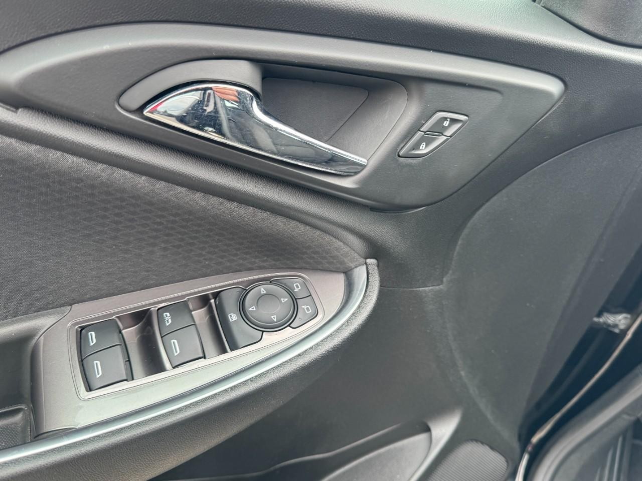Chevrolet Malibu Vehicle Full-screen Gallery Image 15