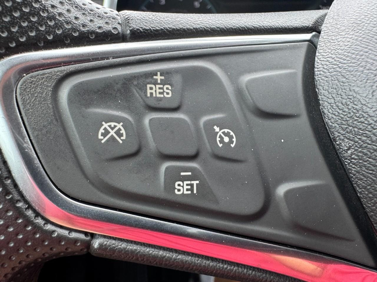 Chevrolet Malibu Vehicle Full-screen Gallery Image 16