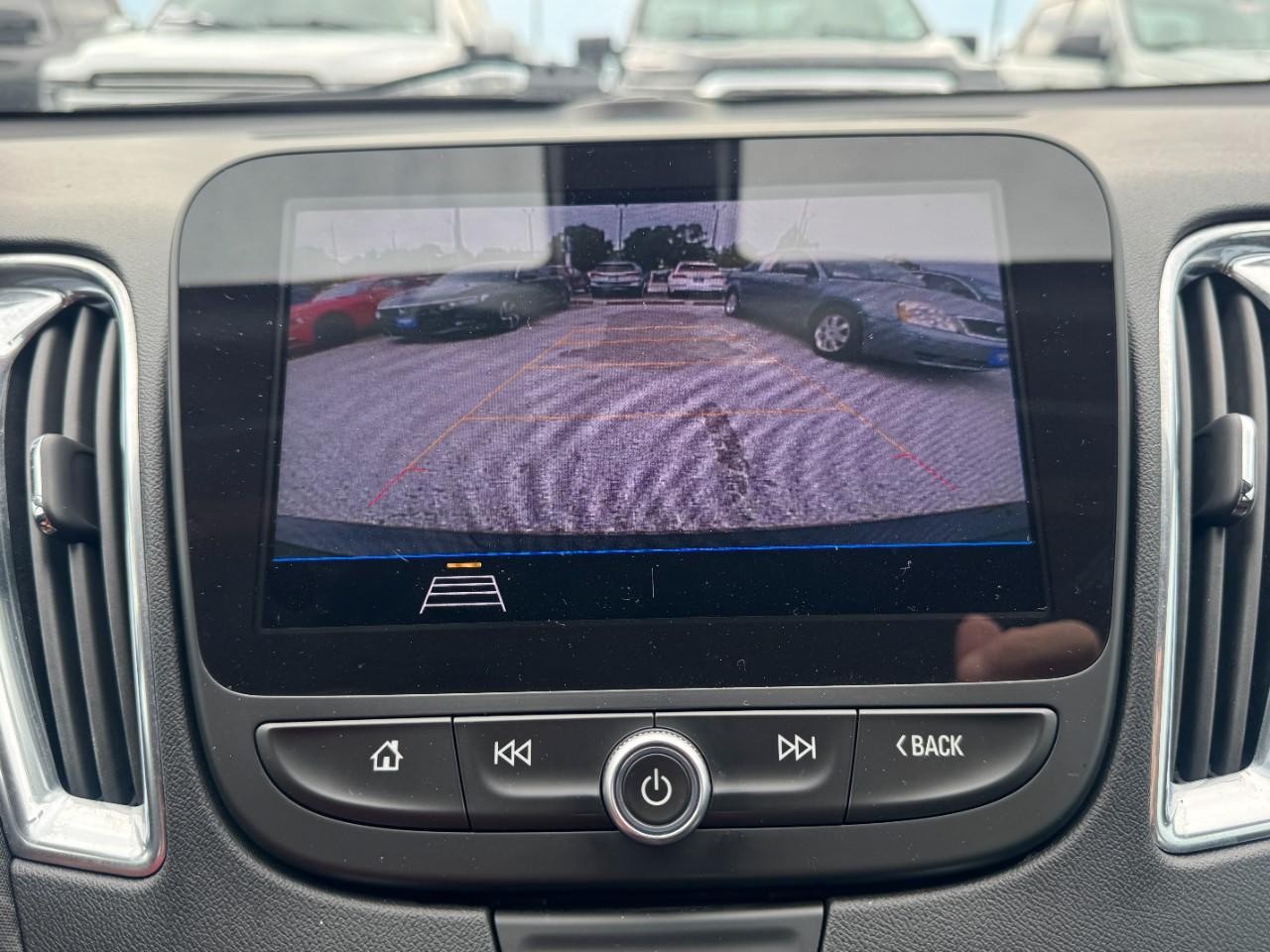 Chevrolet Malibu Vehicle Full-screen Gallery Image 20