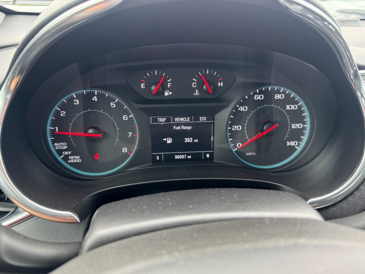 Chevrolet Malibu Vehicle Full-screen Gallery Image 22