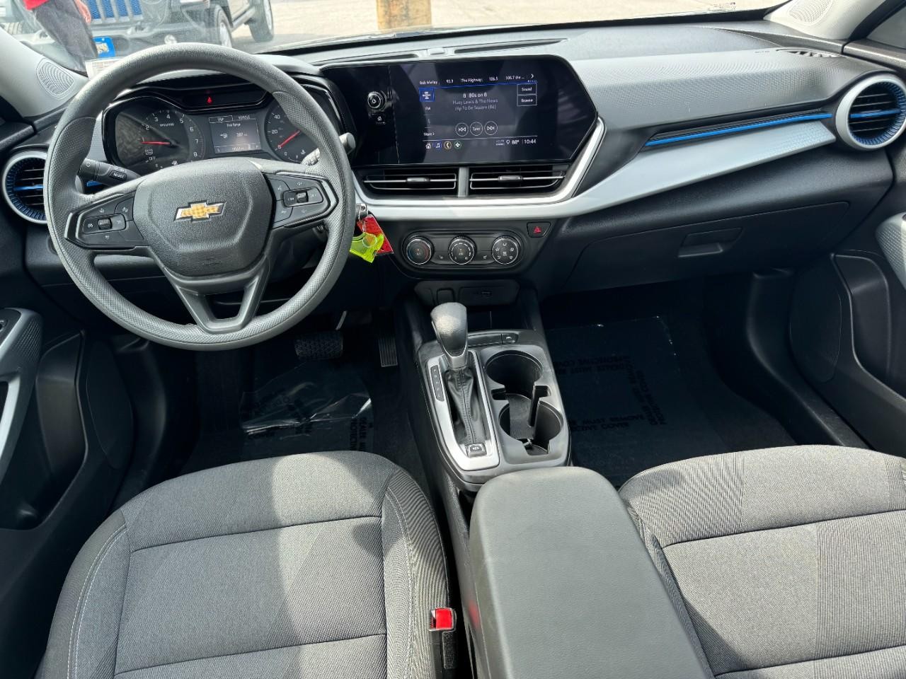 Chevrolet Trax Vehicle Full-screen Gallery Image 11
