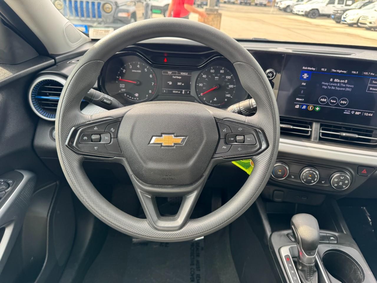 Chevrolet Trax Vehicle Full-screen Gallery Image 12