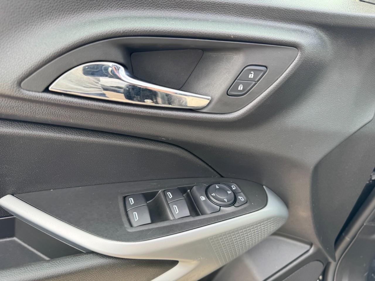 Chevrolet Trax Vehicle Full-screen Gallery Image 15