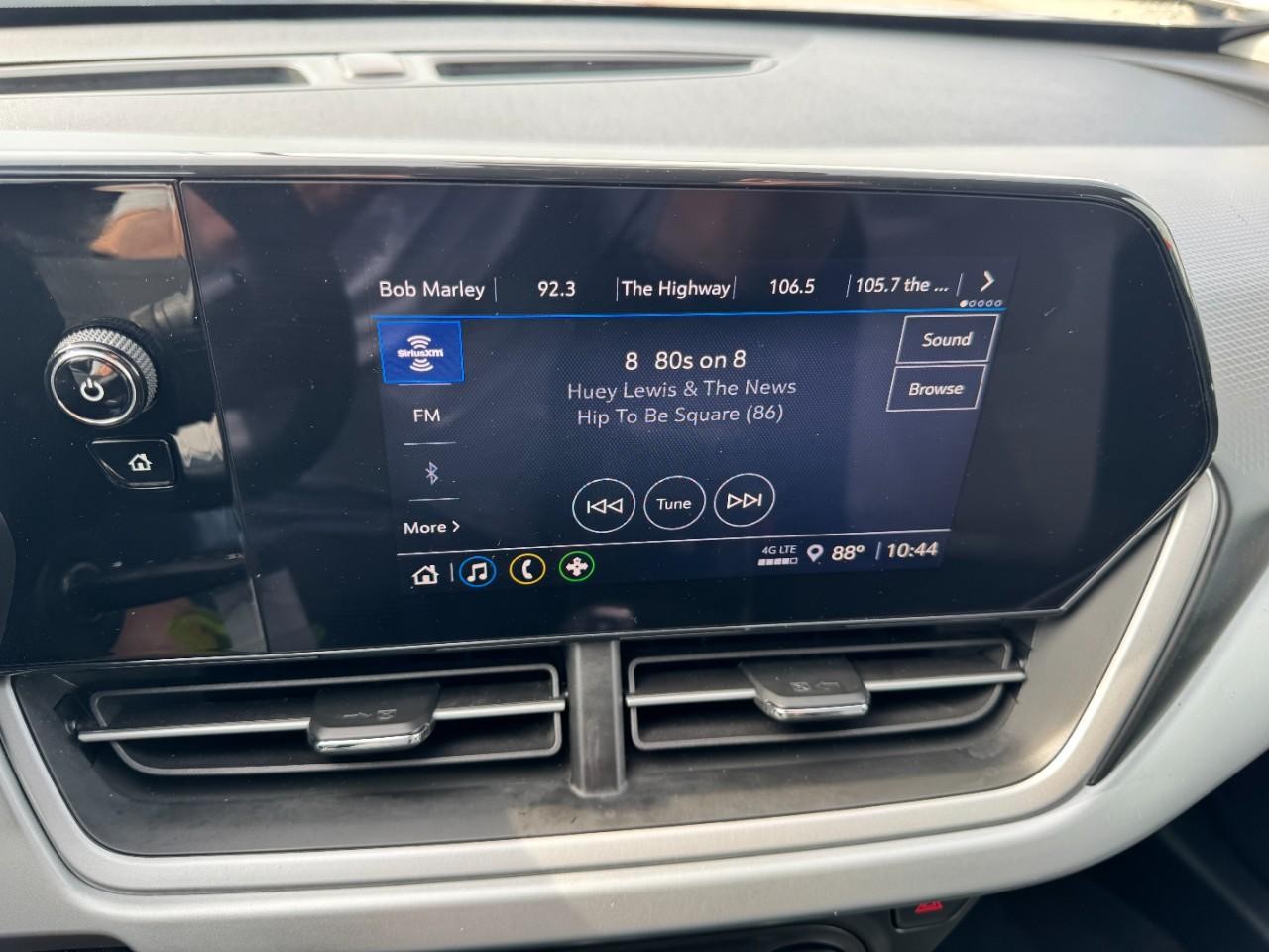 Chevrolet Trax Vehicle Full-screen Gallery Image 19