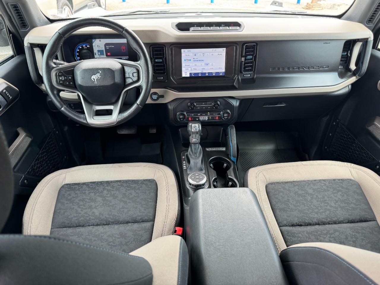 Ford Bronco Vehicle Full-screen Gallery Image 10
