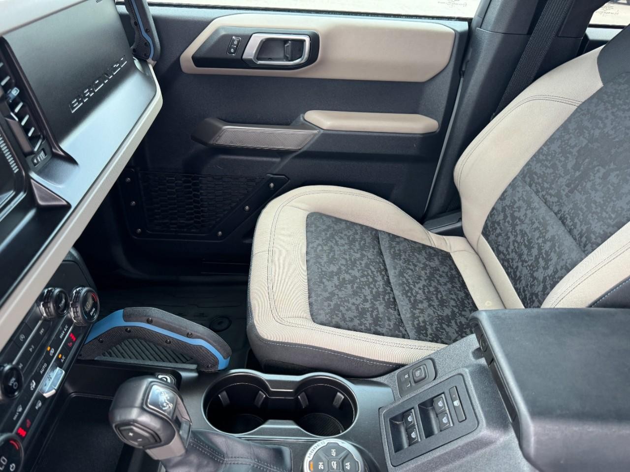Ford Bronco Vehicle Full-screen Gallery Image 12