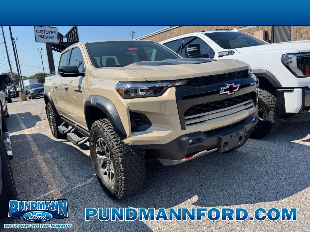 Chevrolet Colorado Vehicle Full-screen Gallery Image 01