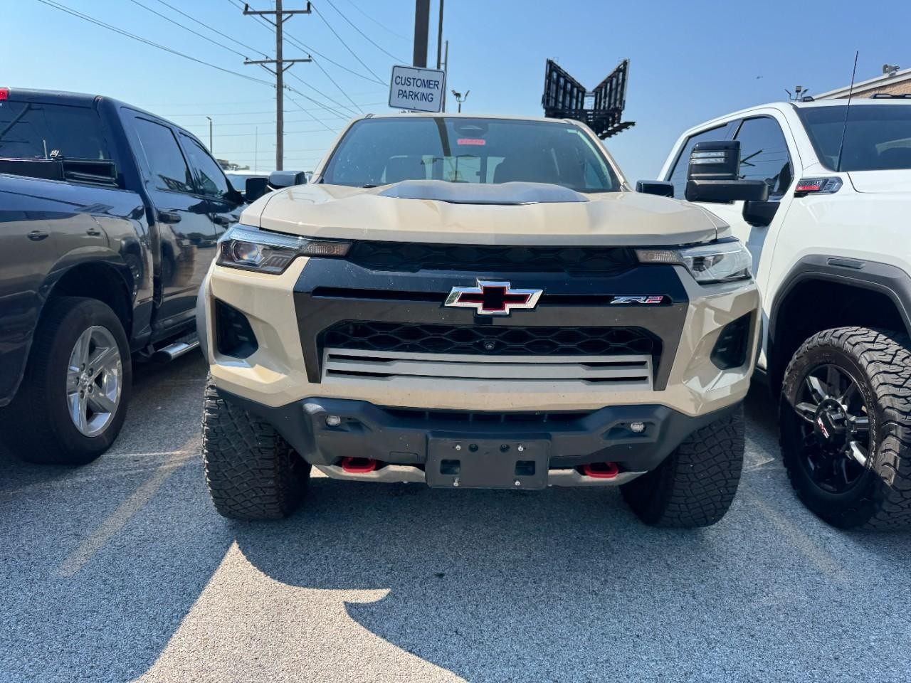 Chevrolet Colorado Vehicle Full-screen Gallery Image 03