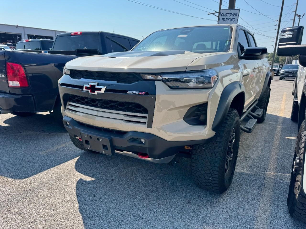 Chevrolet Colorado Vehicle Full-screen Gallery Image 05