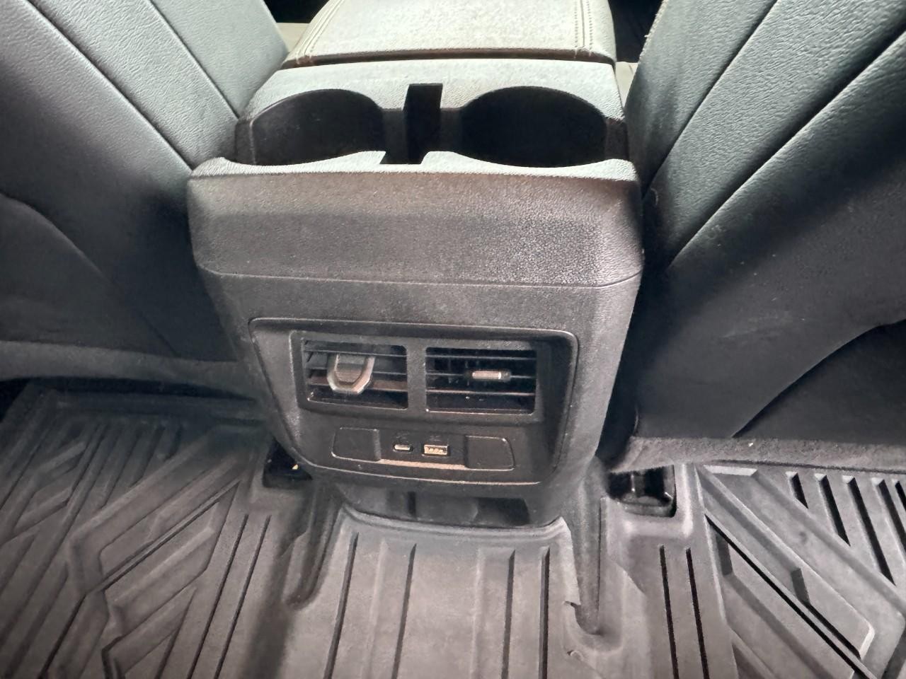 Chevrolet Colorado Vehicle Full-screen Gallery Image 11