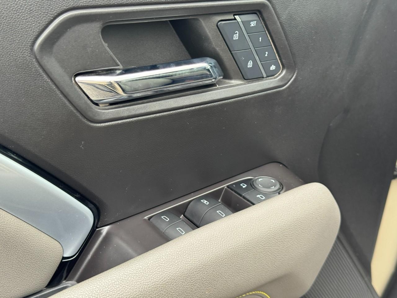 Chevrolet Colorado Vehicle Full-screen Gallery Image 18