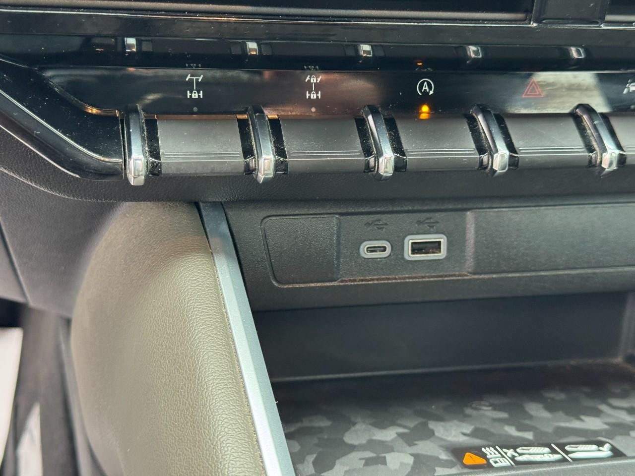Chevrolet Colorado Vehicle Full-screen Gallery Image 23