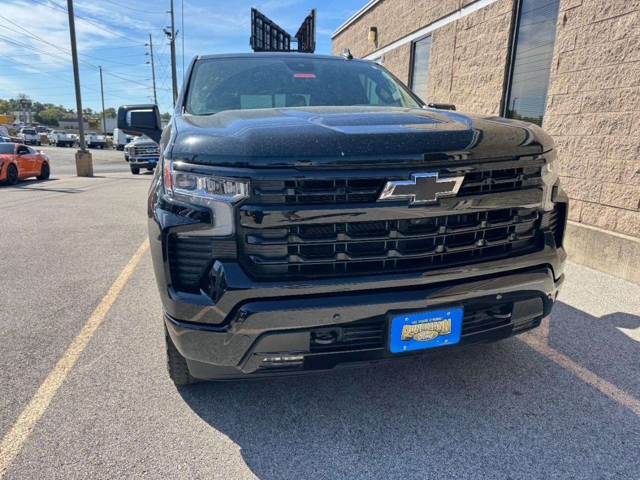 Chevrolet Silverado 1500 Vehicle Full-screen Gallery Image 03