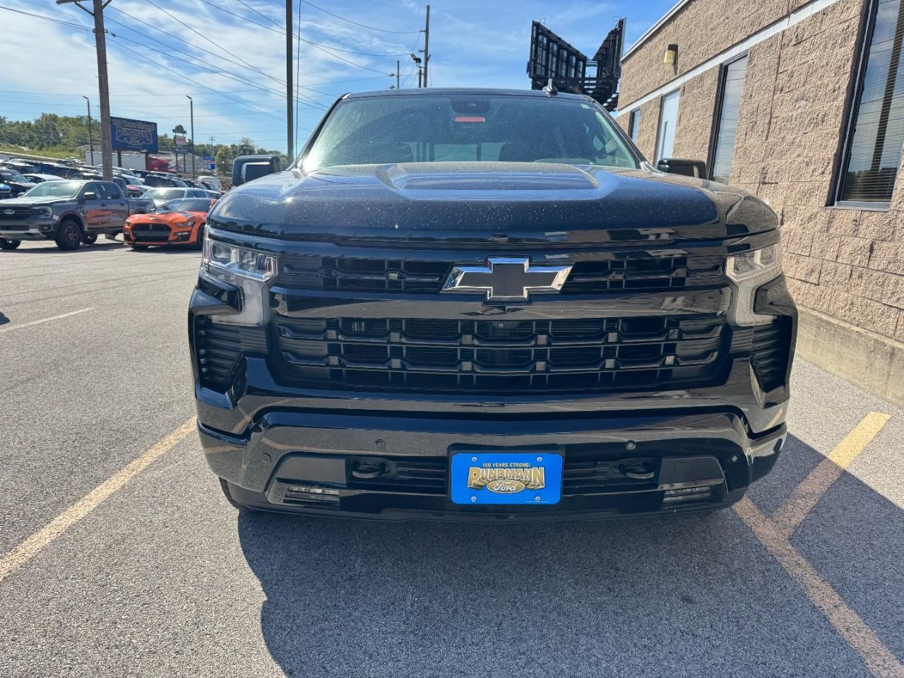 Chevrolet Silverado 1500 Vehicle Full-screen Gallery Image 04
