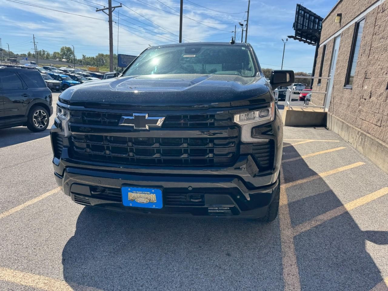 Chevrolet Silverado 1500 Vehicle Full-screen Gallery Image 05
