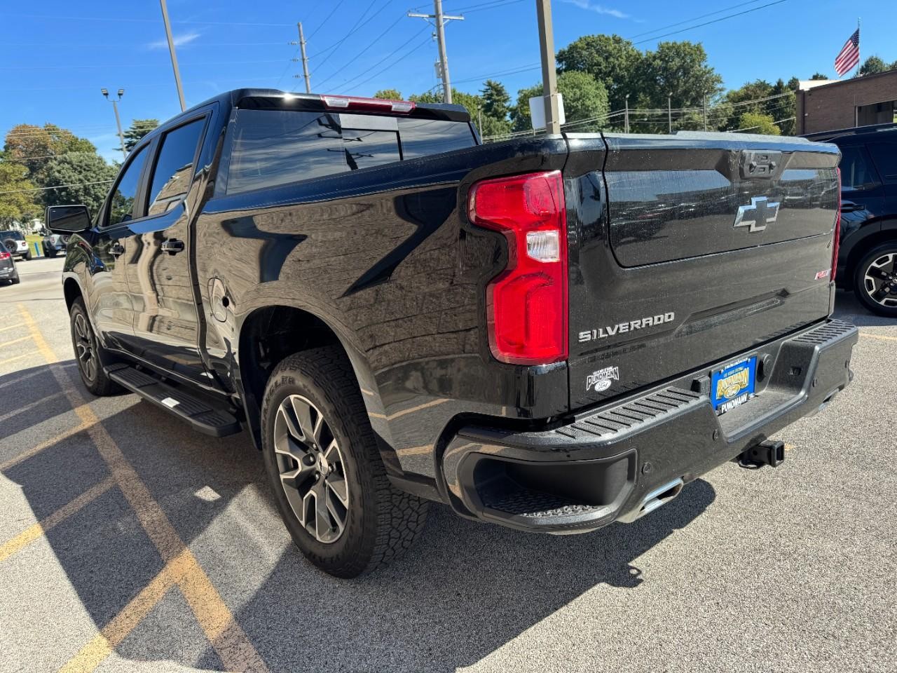 Chevrolet Silverado 1500 Vehicle Full-screen Gallery Image 10
