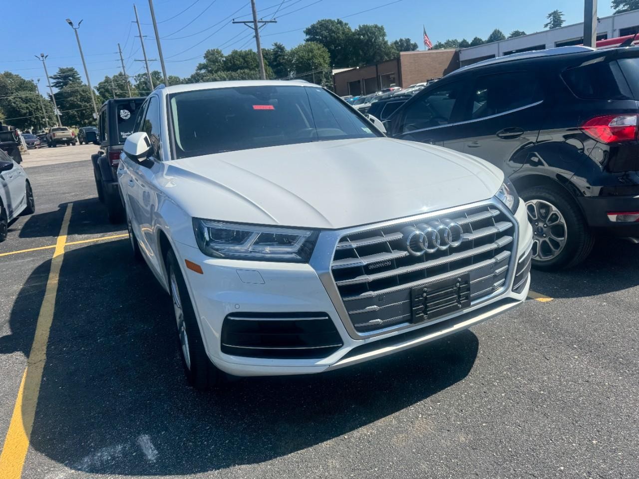 Audi Q5 Vehicle Full-screen Gallery Image 03
