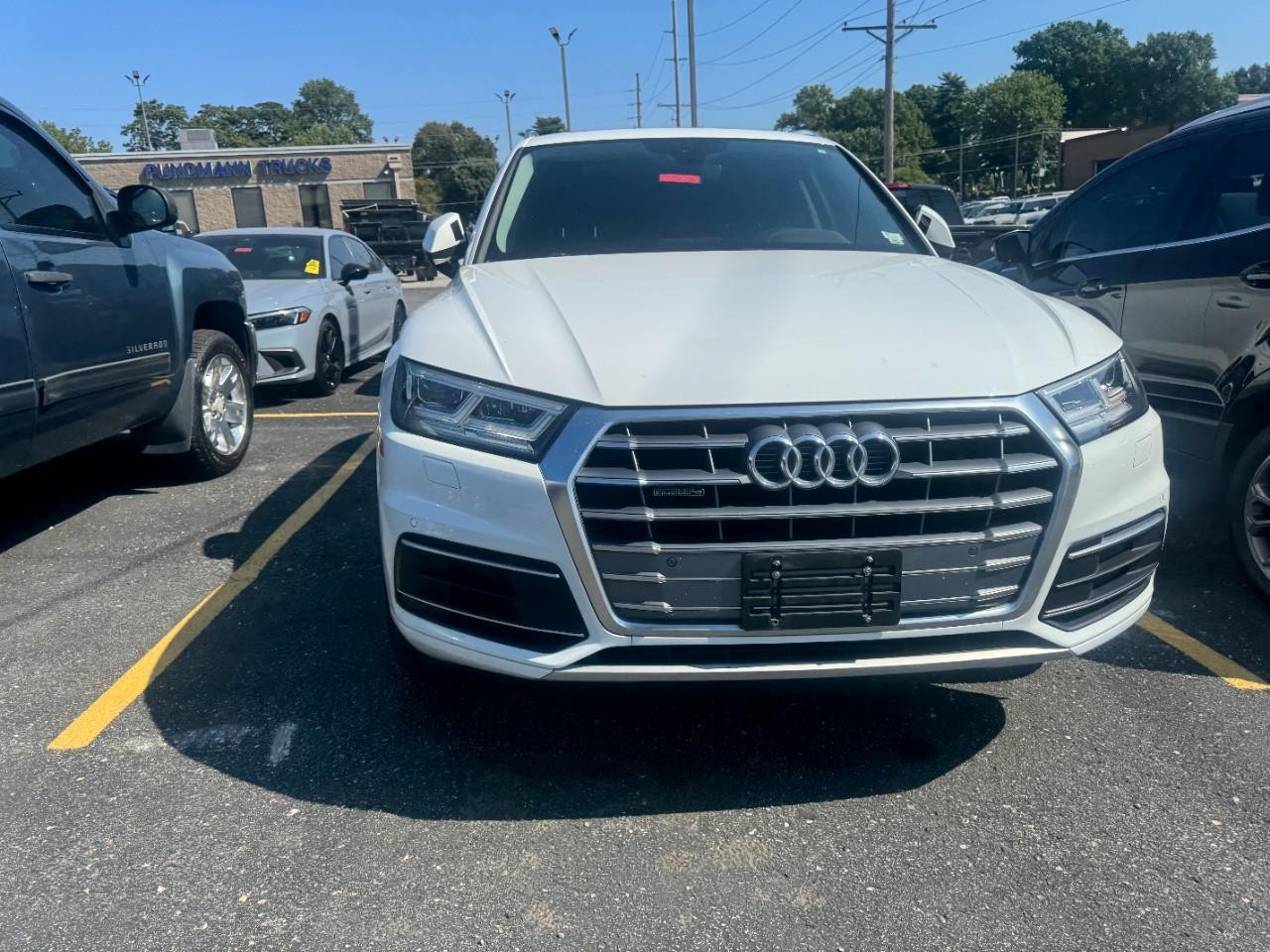 Audi Q5 Vehicle Full-screen Gallery Image 04