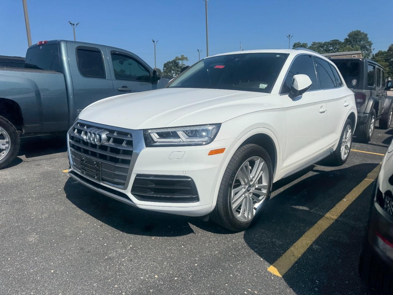 Audi Q5 Vehicle Full-screen Gallery Image 07