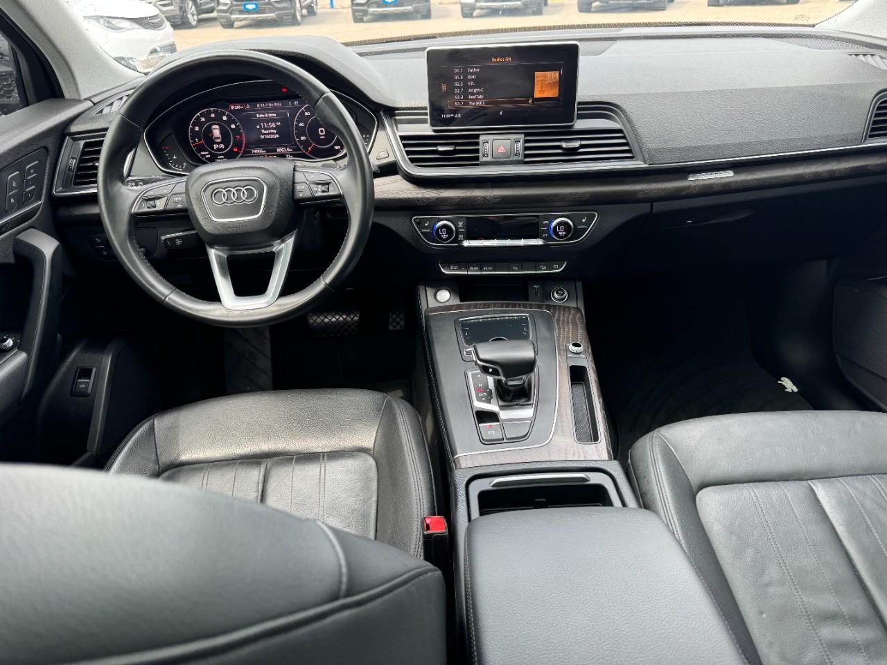 Audi Q5 Vehicle Full-screen Gallery Image 12