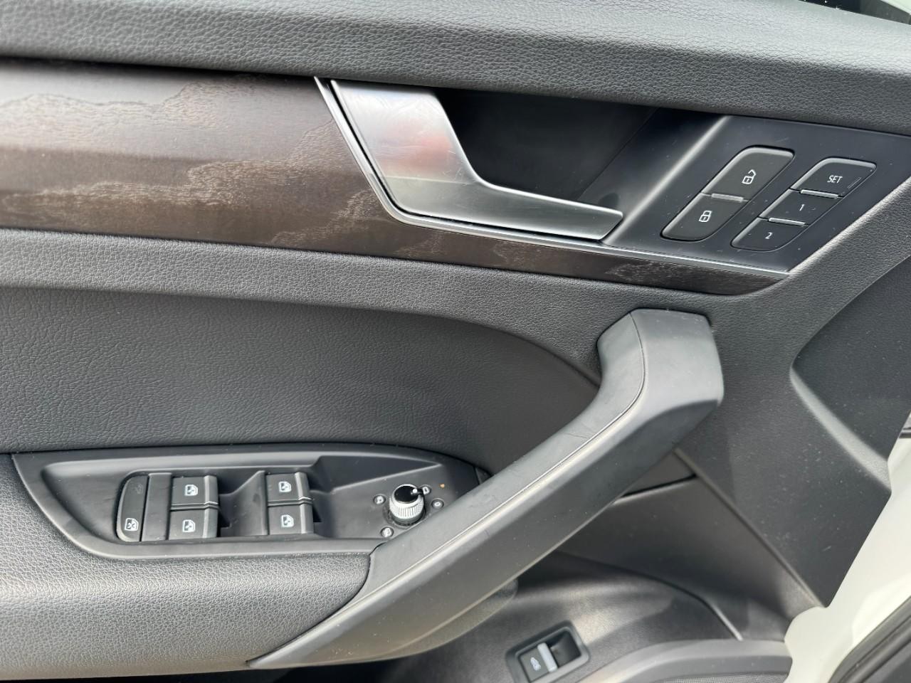 Audi Q5 Vehicle Full-screen Gallery Image 16