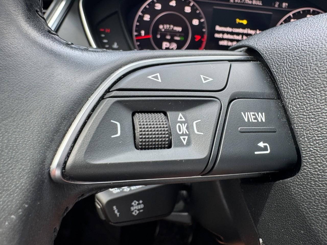 Audi Q5 Vehicle Full-screen Gallery Image 17