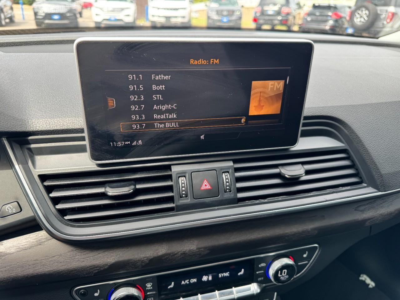 Audi Q5 Vehicle Full-screen Gallery Image 20