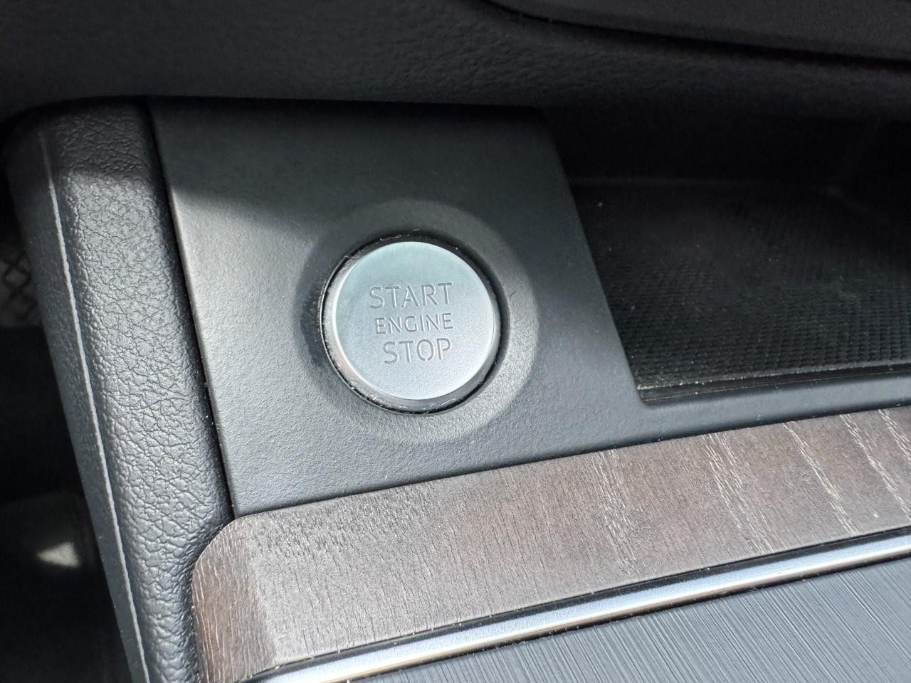Audi Q5 Vehicle Full-screen Gallery Image 23