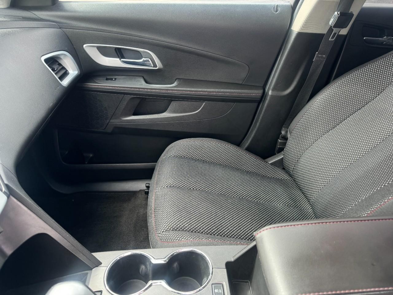 Chevrolet Equinox Vehicle Full-screen Gallery Image 12