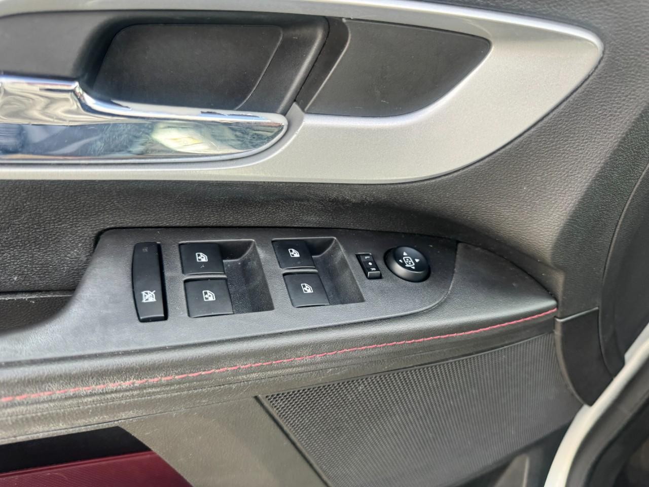 Chevrolet Equinox Vehicle Full-screen Gallery Image 14